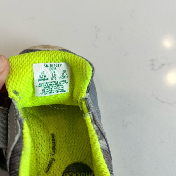 Stride Rite Riley Sneakers (size 5.5W) - Picture 4 of 4